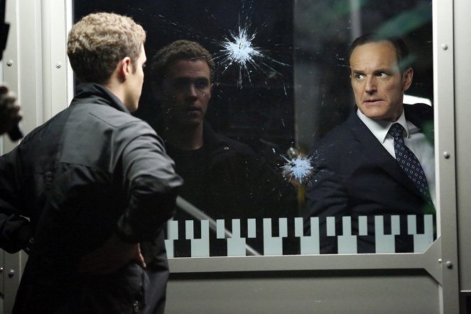 MARVEL's Agents Of S.H.I.E.L.D. - Season 1 - Der Feind an unserer Seite - Filmfotos - Clark Gregg