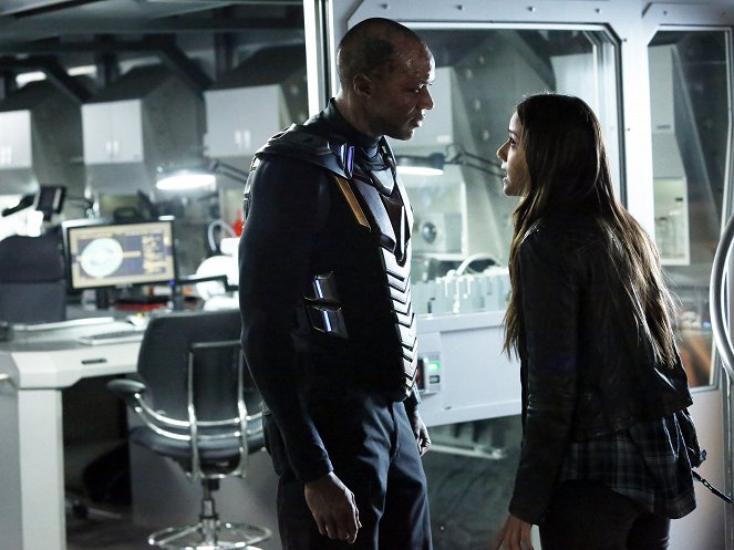 Agents of S.H.I.E.L.D. - Season 1 - Nothing Personal - Van film - J. August Richards, Chloe Bennet