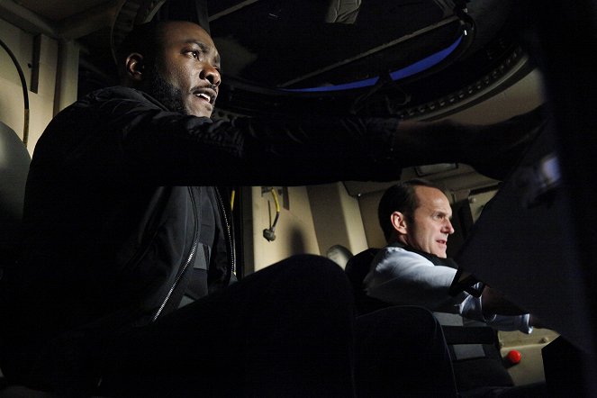 Agents of S.H.I.E.L.D. - Season 1 - Beginning of the End - Photos - J. August Richards, Clark Gregg