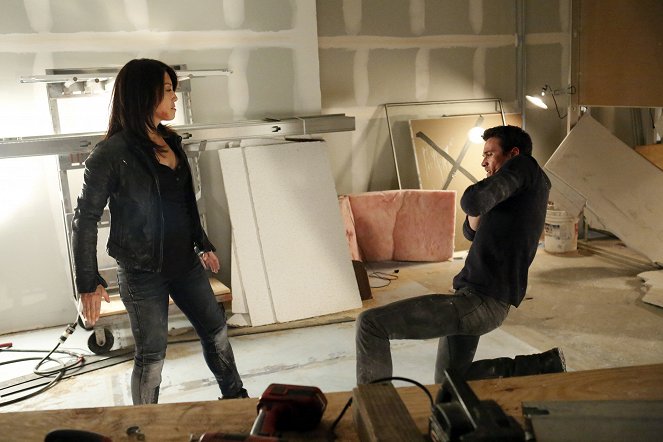 Agents of S.H.I.E.L.D. - Beginning of the End - Van film - Ming-Na Wen, Brett Dalton