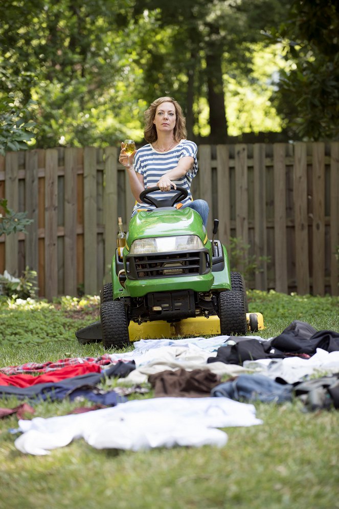 The DUFF - Photos - Allison Janney