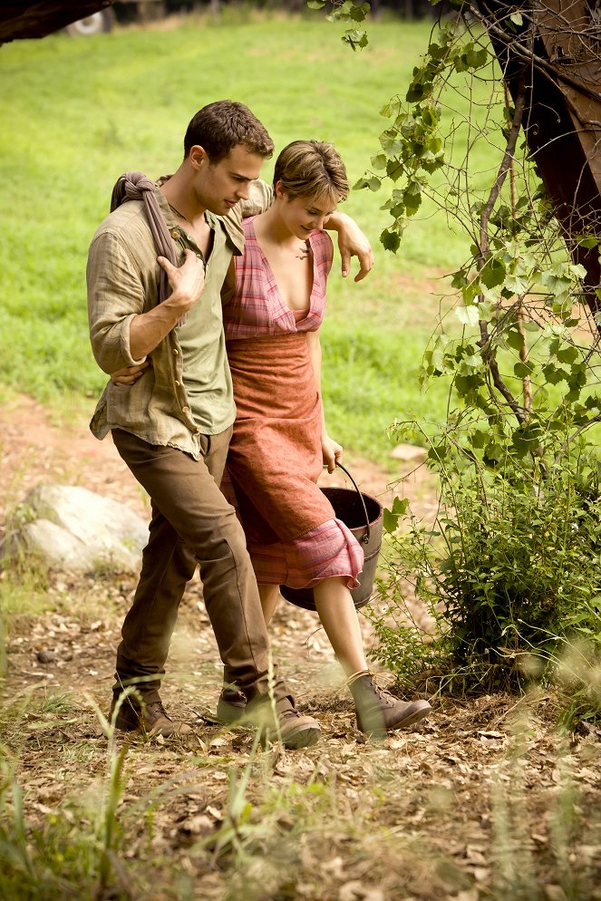 Die Bestimmung 2 - Insurgent - Filmfotos - Theo James, Shailene Woodley