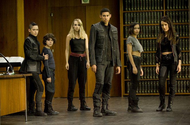 The Divergent Series: Insurgent - Photos - Rosa Salazar, Emjay Anthony, Suki Waterhouse, Keiynan Lonsdale, Zoë Kravitz, Maggie Q