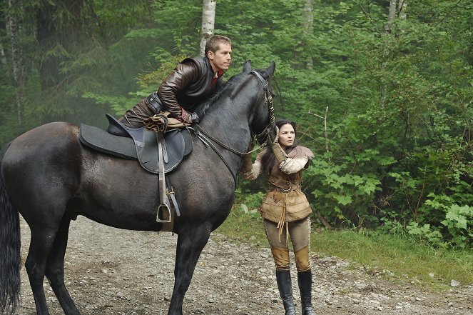 Once Upon A Time - Es war einmal... - Season 1 - Snow Falls - Filmfotos - Josh Dallas, Ginnifer Goodwin