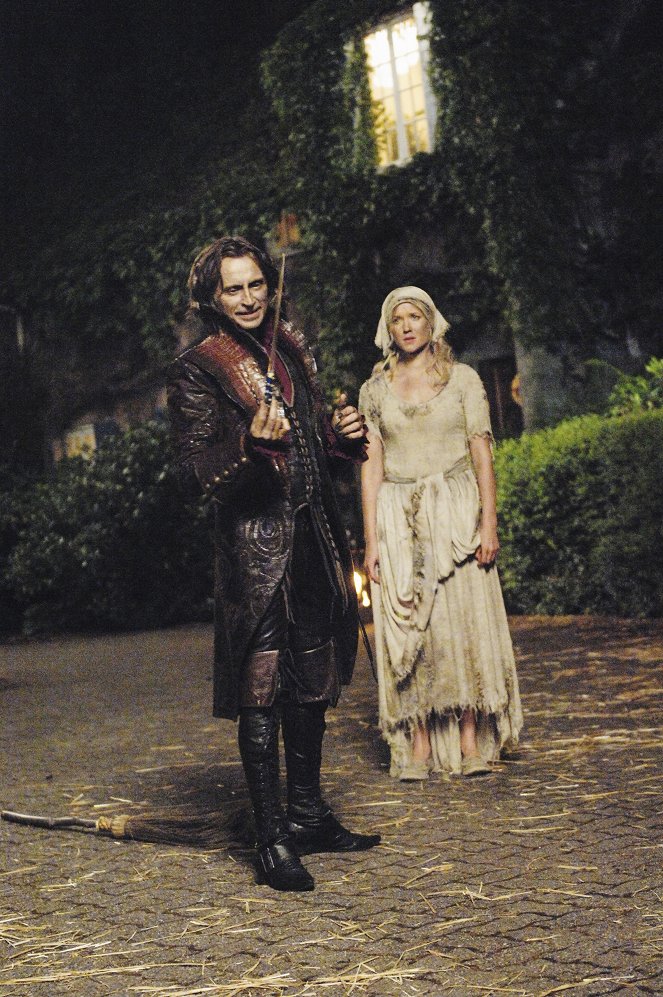 Once Upon A Time - Es war einmal... - Season 1 - The Price of Gold - Filmfotos - Robert Carlyle, Jessy Schram