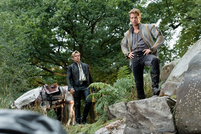 Into the Woods - Photos - Billy Magnussen, Chris Pine