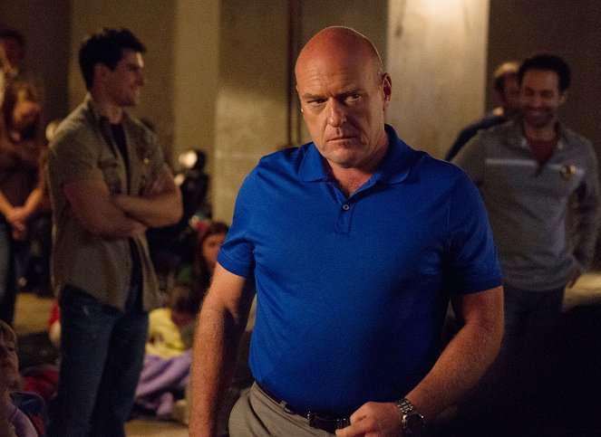 Under the Dome - Blue on Blue - Film - Dean Norris