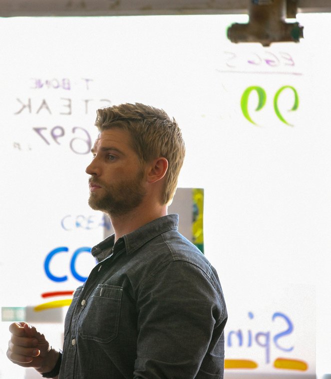 Under the Dome - Season 1 - The Endless Thirst - Photos - Mike Vogel