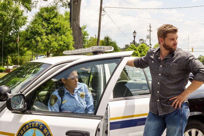 Under the Dome - The Endless Thirst - Photos - Natalie Martinez, Mike Vogel