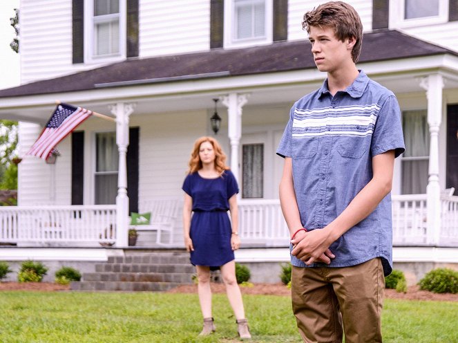Under the Dome - Season 1 - Thicker Than Water - Photos - Rachelle Lefevre, Colin Ford