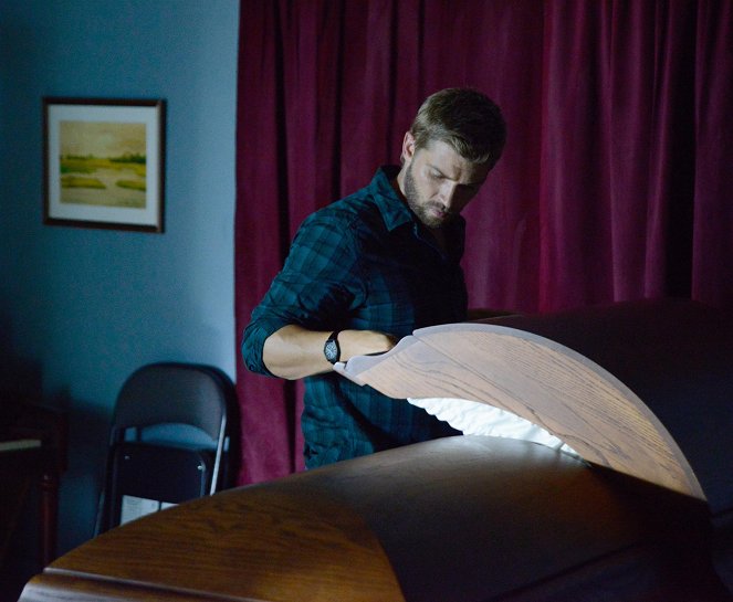 Under the Dome - The Fourth Hand - Photos - Mike Vogel