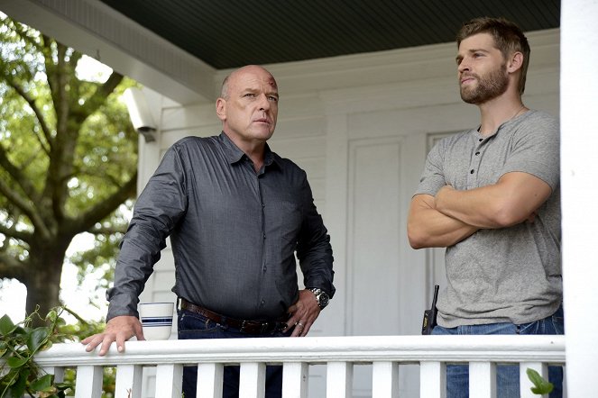 Under the Dome - Let the Games Begin - Photos - Dean Norris, Mike Vogel