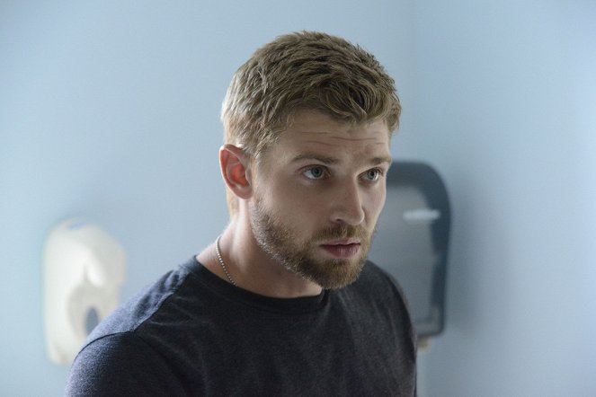 Under the Dome - Speak of the Devil - Photos - Mike Vogel
