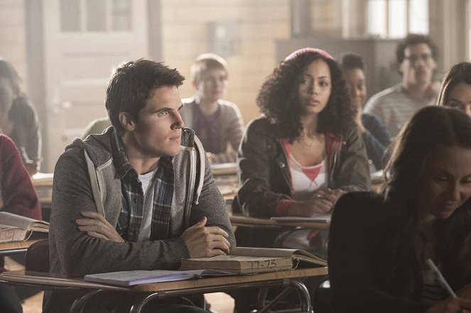 The Tomorrow People - Pilot - Photos - Robbie Amell