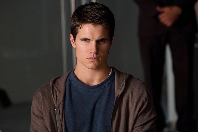 The Tomorrow People - Photos - Robbie Amell