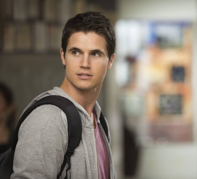 The Tomorrow People - Girl, Interrupted - Photos - Robbie Amell