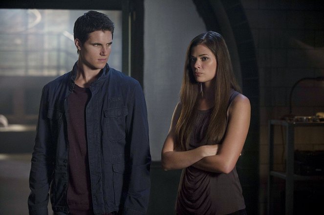 The Tomorrow People - Kill or Be Killed - Filmfotos - Robbie Amell, Peyton List