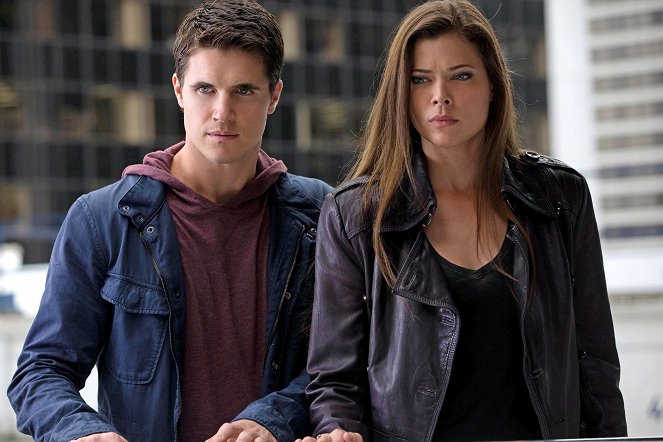 The Tomorrow People - Sorry for Your Loss - Filmfotos - Robbie Amell, Peyton List