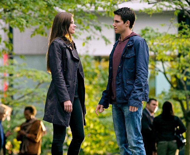 The Tomorrow People - Sorry for Your Loss - Filmfotos - Peyton List, Robbie Amell