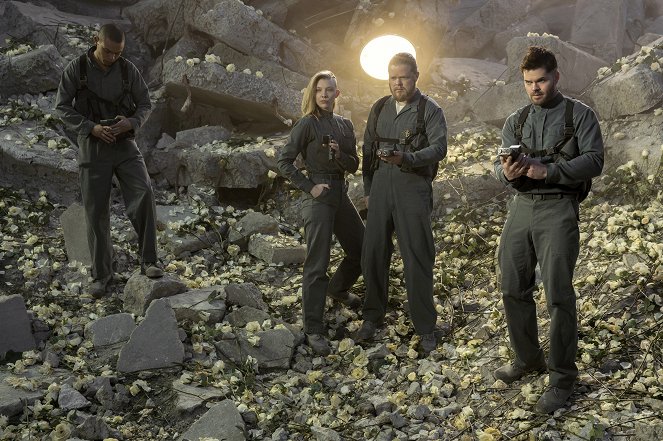 Hunger Games: Síla vzdoru 1. část - Z filmu - Evan Ross, Natalie Dormer, Elden Henson, Wes Chatham