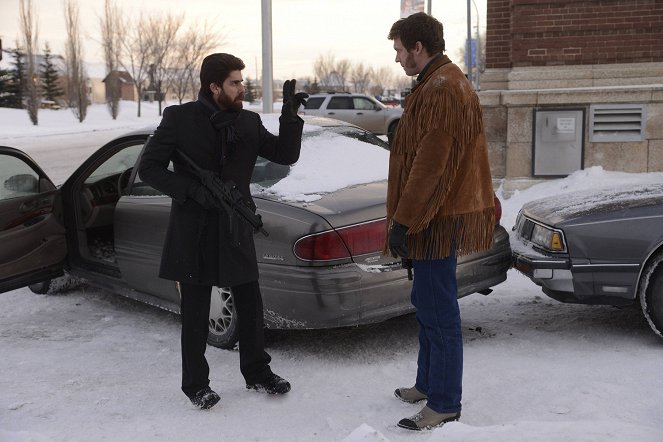 Fargo - Season 1 - Buridan's Ass - Photos - Adam Goldberg, Russell Harvard