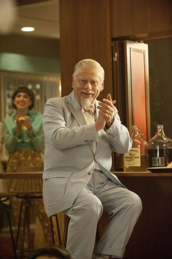 Mad Men - Season 5 - A Little Kiss, Part 1 - Photos - Robert Morse