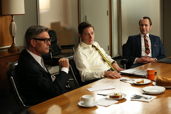 Mad Men - A Tale of Two Cities - Photos - Harry Hamlin, Kevin Rahm, Vincent Kartheiser