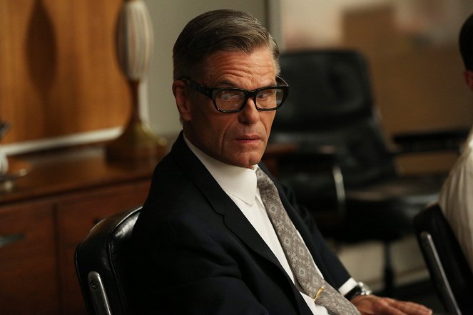 Mad Men - A Tale of Two Cities - Photos - Harry Hamlin