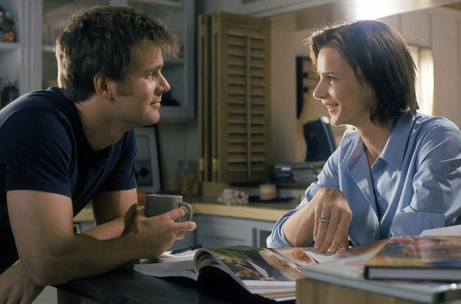 Six Feet Under - Out, Out, Brief Candle - Photos - Peter Krause, Rachel Griffiths