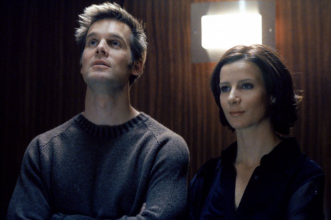 Six Feet Under - It's the Most Wonderful Time of the Year - Photos - Peter Krause, Rachel Griffiths
