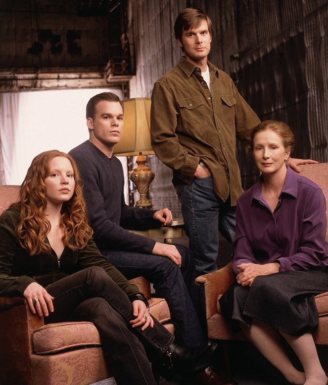 A dos metros bajo tierra - Promoción - Lauren Ambrose, Michael C. Hall, Peter Krause, Frances Conroy