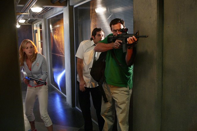 Chuck - Season 2 - Chuck Versus the Lethal Weapon - Photos - Yvonne Strahovski, Zachary Levi, Adam Baldwin