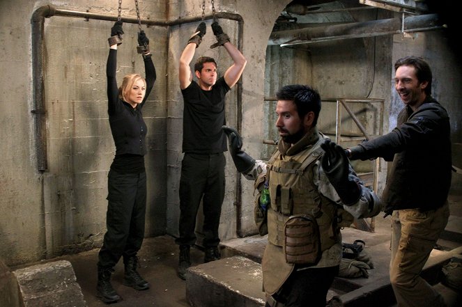 Chuck - Season 4 - Chuck Versus the Couch Lock - Photos - Yvonne Strahovski, Zachary Levi, Joshua Gomez