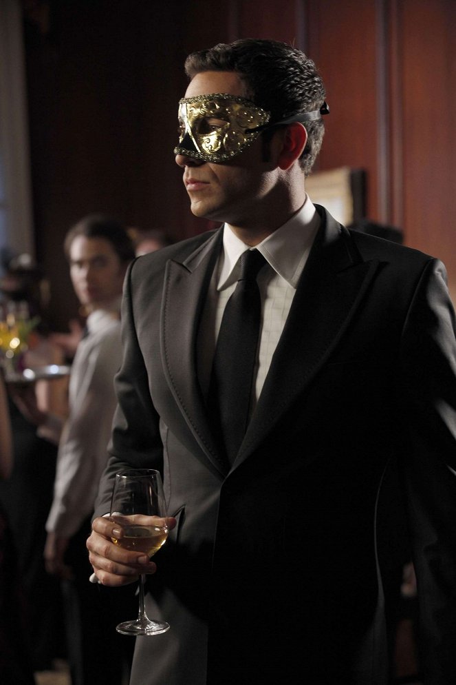 Chuck - Season 4 - Chuck Versus the Masquerade - Photos - Zachary Levi