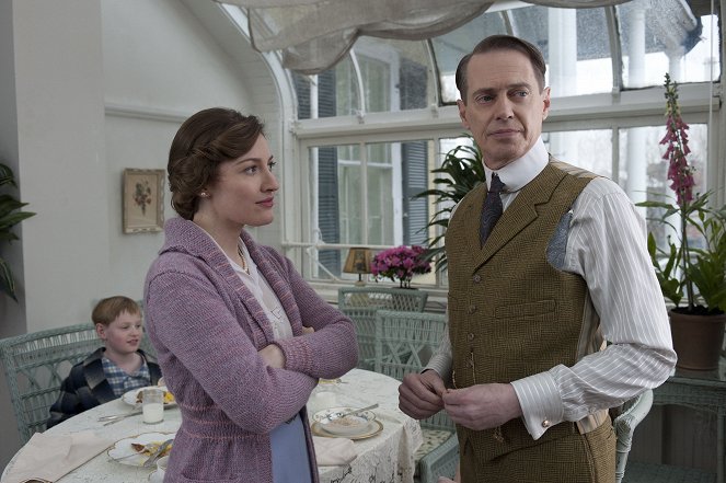 Boardwalk Empire - What Does the Bee Do? - Photos - Kelly Macdonald, Steve Buscemi
