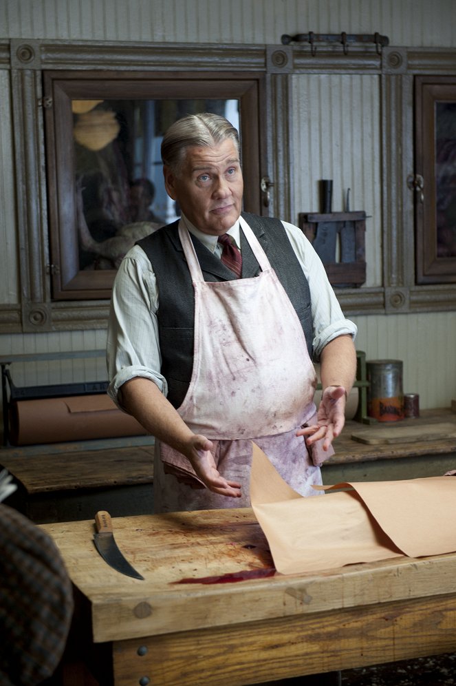 Boardwalk Empire - Season 2 - What Does the Bee Do? - Photos - William Forsythe