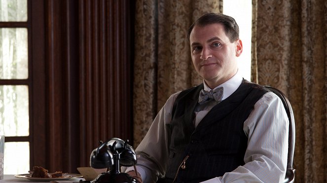 Boardwalk Empire - What Does the Bee Do? - Photos - Michael Stuhlbarg