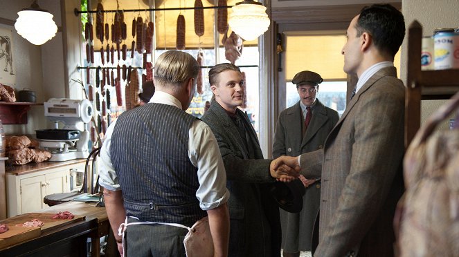 Boardwalk Empire - What Does the Bee Do? - Photos - Michael Pitt, Jack Huston