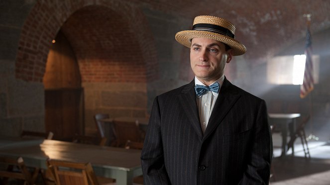 Boardwalk Empire - Two Boats and a Lifeguard - Photos - Michael Stuhlbarg