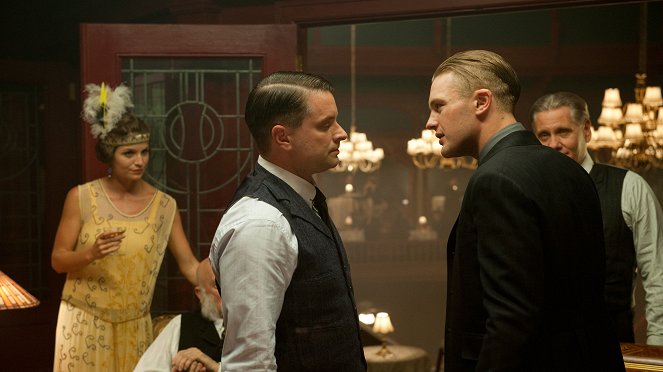Boardwalk Empire - Two Boats and a Lifeguard - Van film - Shea Whigham, Michael Pitt, William Forsythe