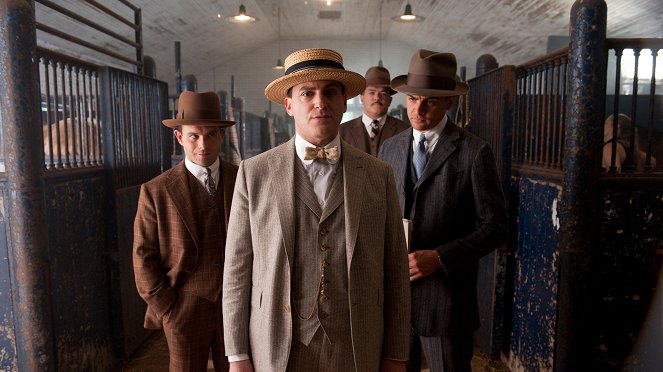 Boardwalk Empire - Two Boats and a Lifeguard - Photos - Anatol Yusef, Michael Stuhlbarg, Vincent Piazza