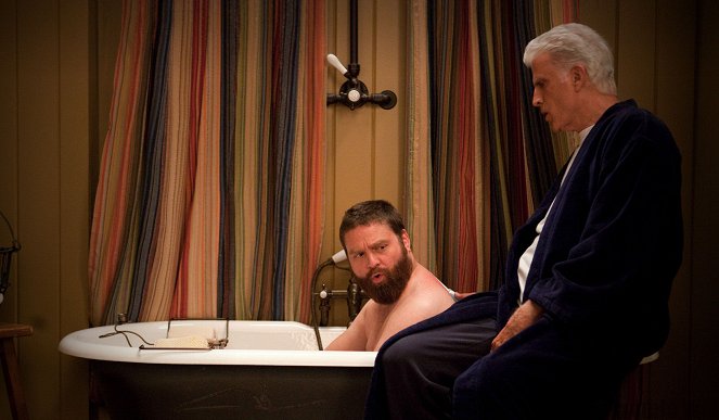 Bored to Death - Two Large Pearls and a Bar of Gold - Photos - Zach Galifianakis, Ted Danson