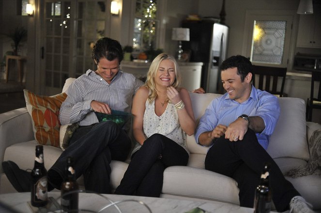 Happy Endings - Season 2 - Lying Around - Filmfotos - Josh Casaubon, Elisha Cuthbert, Fred Savage