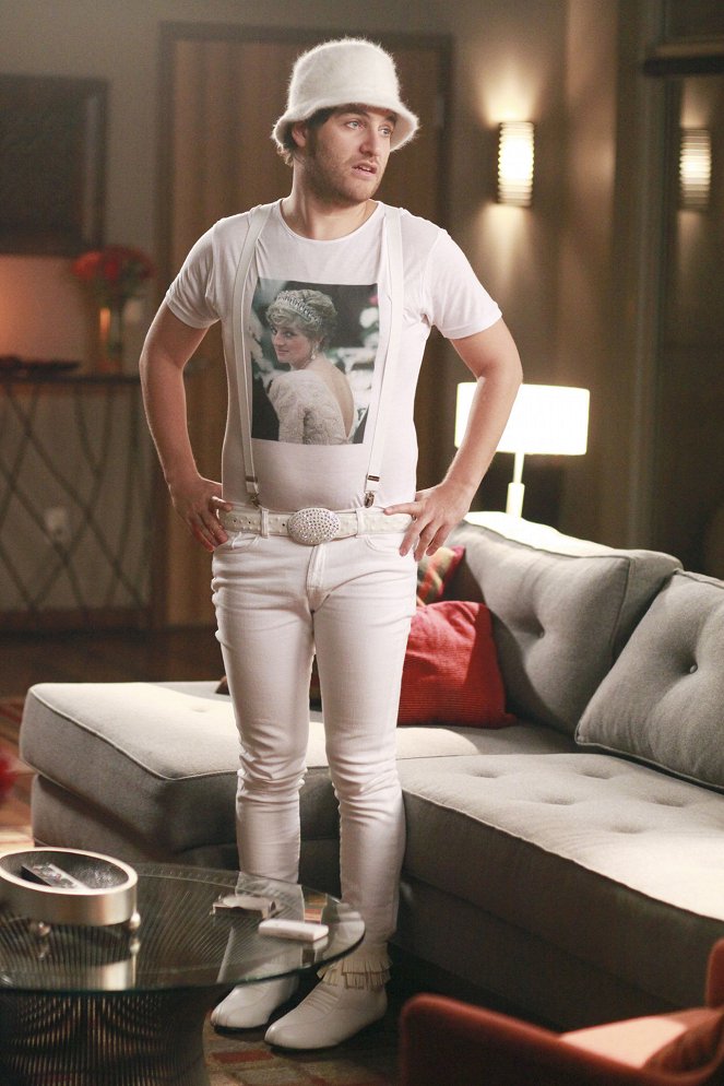 Happy Endings - The Shrink, the Dare, Her Date and Her Brother - Photos - Adam Pally