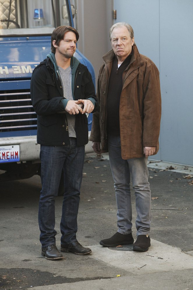 Happy Endings - Meat the Parrots - Photos - Zachary Knighton, Michael McKean