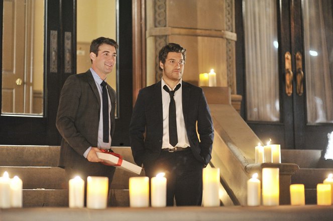 Happy Endings - Season 2 - The St. Valentine's Day Maxssacre - Photos - James Wolk, Adam Pally