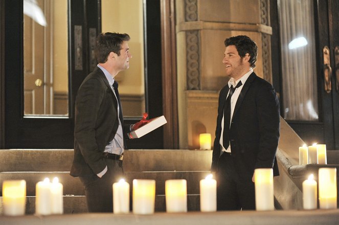 Happy Endings - Season 2 - The St. Valentine's Day Maxssacre - Photos - James Wolk, Adam Pally