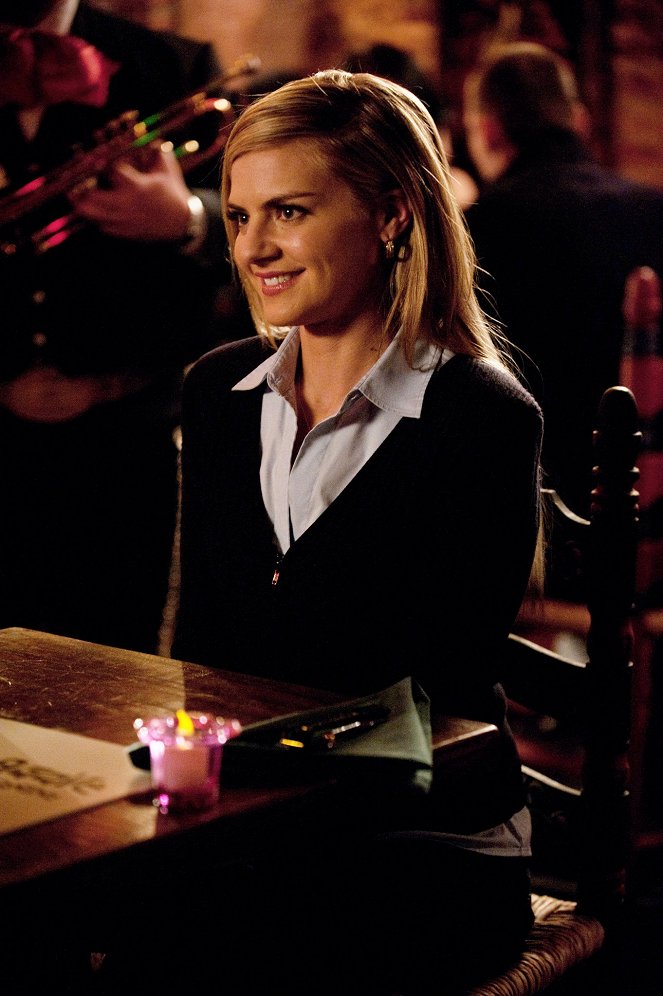 Happy Endings - Party of Six - Photos - Eliza Coupe