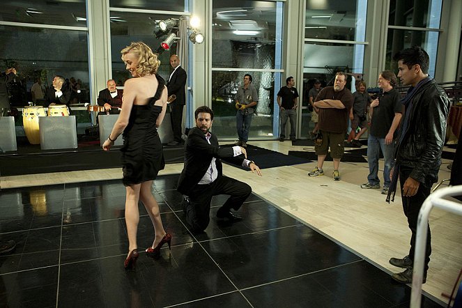 Chuck - Season 5 - Chuck gegen den Zoom - Filmfotos - Yvonne Strahovski, Joshua Gomez