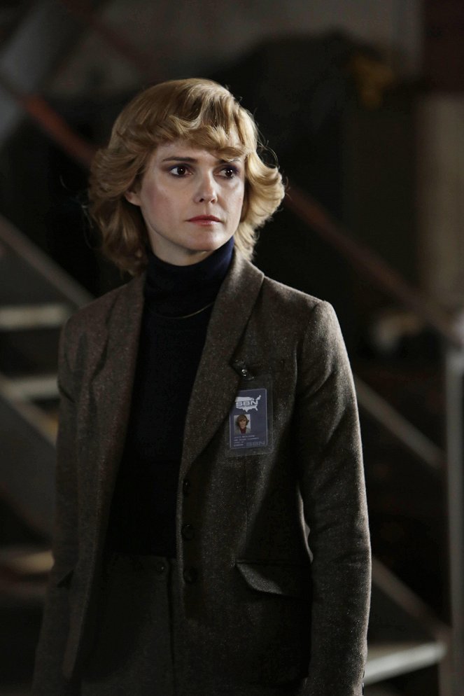 The Americans - Season 2 - The Walk-In - Photos - Keri Russell